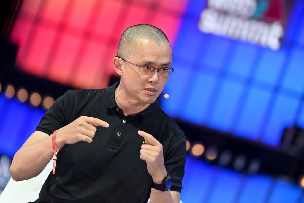 1 de noviembre de 2022; El orador Changpeng Zhao, Binance, en el centro del escenario durante la noche de apertura de Web Summit 2022 en el Altice Arena en Lisboa, Portugal. Foto de Ramsey Cardy/Web Summit a través de Sportsfile